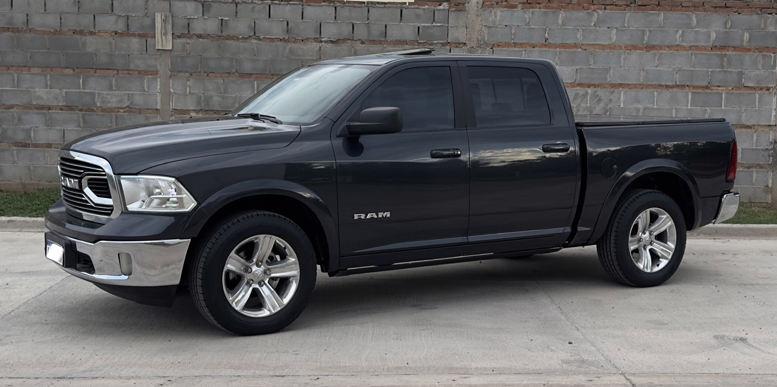 Vehículo 46 - DODGE RAM 5.7 1500 LARAMIE V8 4X4 AT